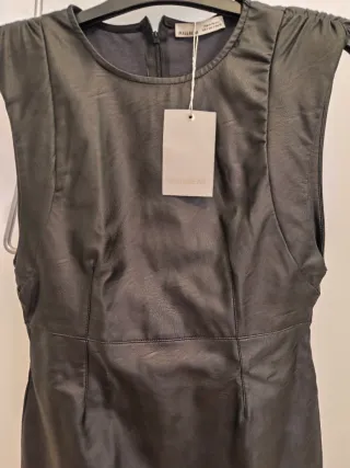 Vestido mini polipiel Pull&Bear negro