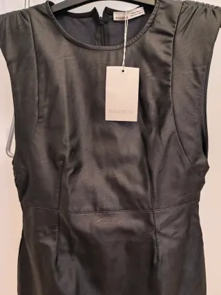 Vestido mini polipiel Pull&Bear negro