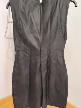 Vestido mini polipiel Pull&Bear negro