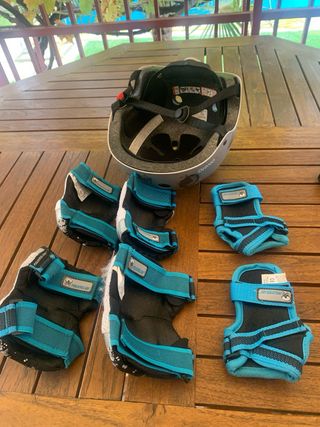 Casco y protecciones skate infantil
