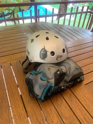 Casco y protecciones skate infantil
