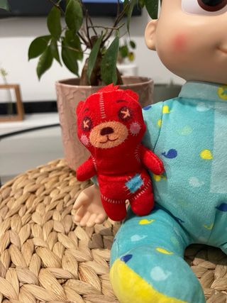 Peluche Cocomelon con música en Aleman