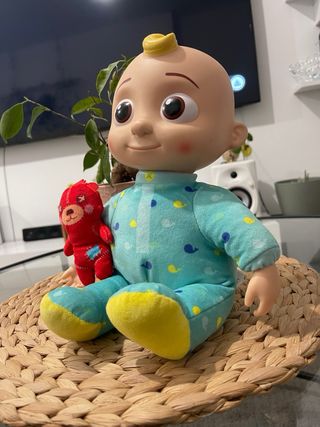 Peluche Cocomelon con música en Aleman