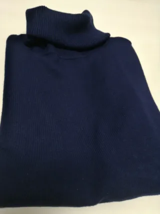Jersey cuello alto azul marino
