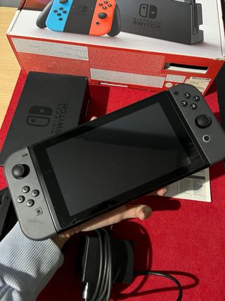 Nintendo Switch Console + Accessori