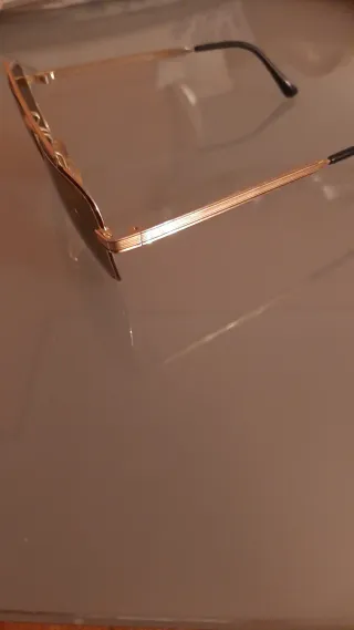 Gafas de sol estilo aviador retro. Años 70