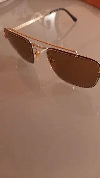 Gafas de sol estilo aviador retro. Años 70