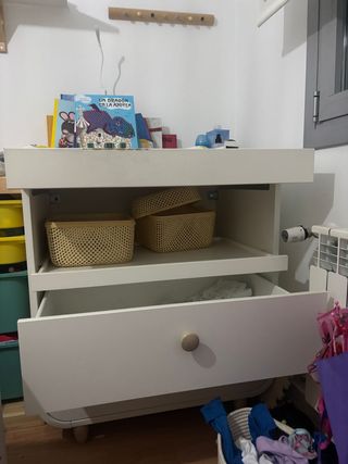 Cuna y cambiador bebé