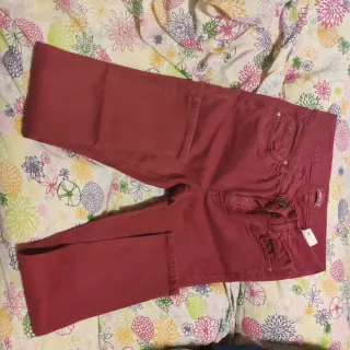 Pantalón pitillo rojo talla S/36