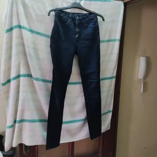 Pantalón pitillo rojo talla S/36