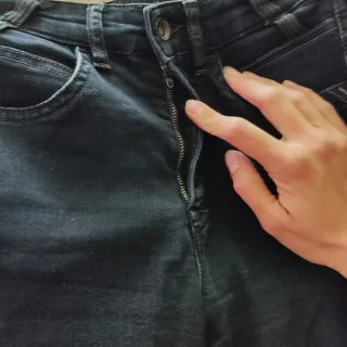 Pantalón pitillo rojo talla S/36