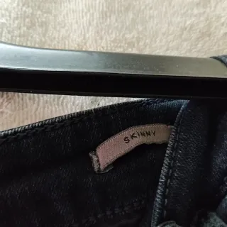 Pantalón pitillo rojo talla S/36