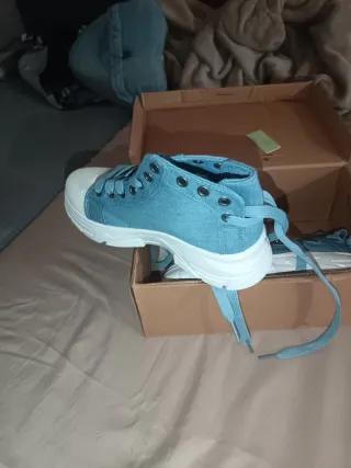 Sneakers sportive blu e bianche