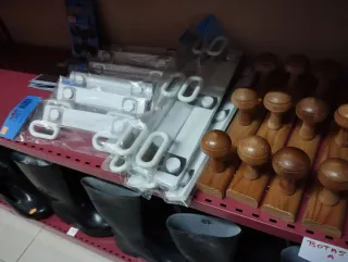 Colgadores Percheros Madera y Plástico