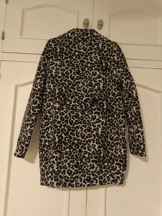 Abrigo animal print talla XS