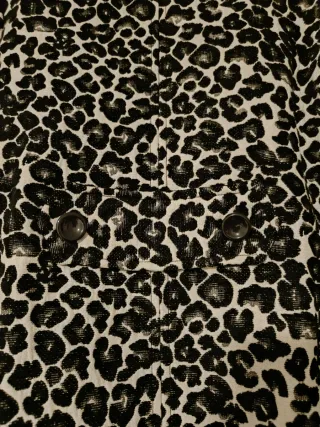 Abrigo animal print talla XS