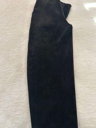 Capa negra talla S y pantalón a conjunto