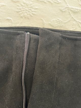 Capa negra talla S y pantalón a conjunto