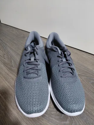 Zapatillas Nike Revolution 4 Gris/Blanco