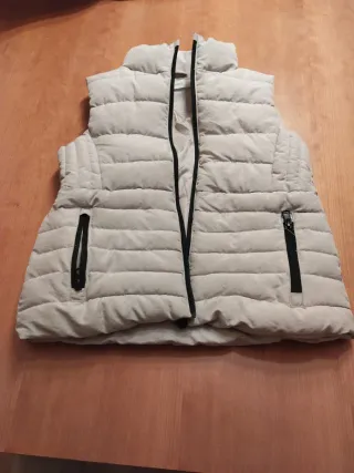 Chaleco acolchado niña beige talla 7-8