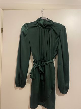 Mini abito raso verde con cintura