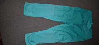 Pantalones de escalada color turquesa