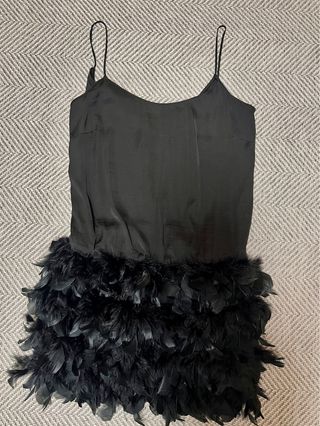 Vestido plumas + body hombros fruncidos M/L