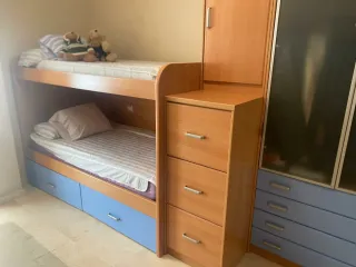 Habitación juvenil con escritorio