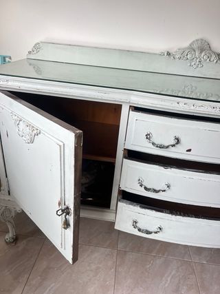 Mueble antiguo buffet aparador madera y cristal