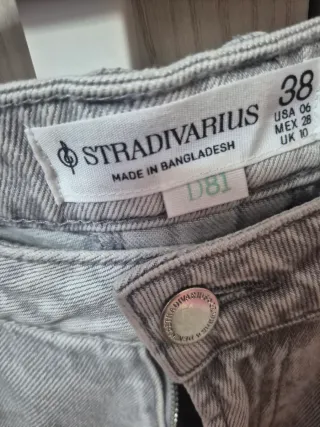 Pantalones Stradivarius grises rotos talla S