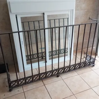 Baranda de balcón de hierro forjado