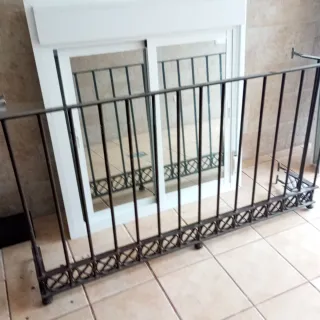 Baranda de balcón de hierro forjado