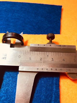 Anello a fedina in pietra ematite