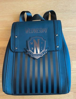 Mochila Wednesday azul y negra