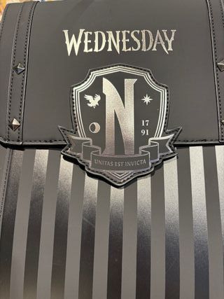 Mochila Wednesday azul y negra