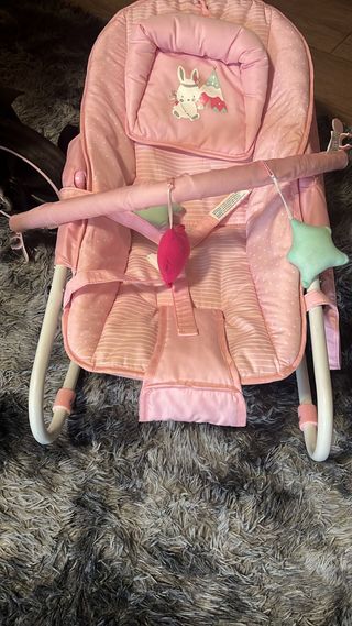 Dolce culla rosa per neonati