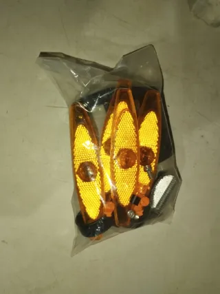 Kit pedales y reflectantes bici