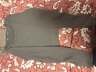 Camiseta gris de manga larga