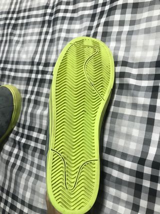 Zapatillas Nike Gamuza Gris Suela Verde Neón