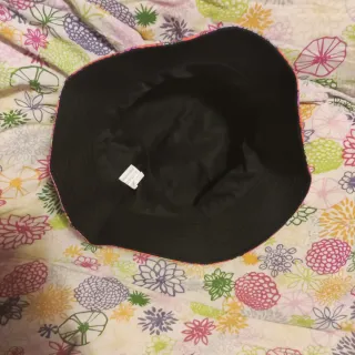 Gorro de dibujos animados multicolor