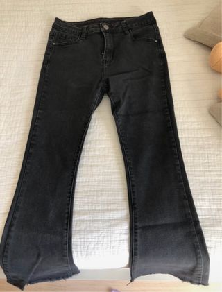 Pantalones vaqueros negros acampanados