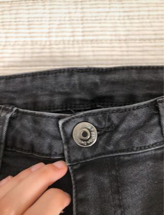 Pantalones vaqueros negros acampanados