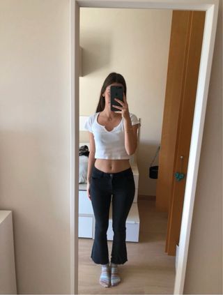 Pantalones vaqueros negros acampanados