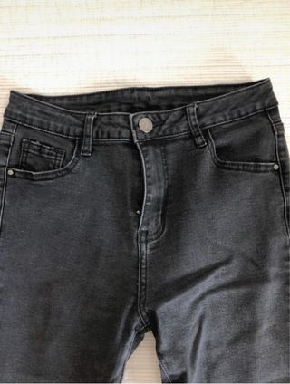 Pantalones vaqueros negros acampanados