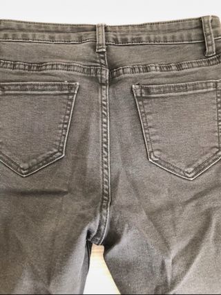 Pantalones vaqueros negros acampanados