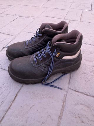 Botas de seguridad. Nuevas. Talla 41