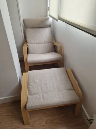 Mecedora y reposapiés beige IKEA