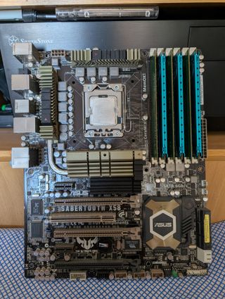 Placa Base Asus Sabertooth X58 + CPU i7-950 + 6GB