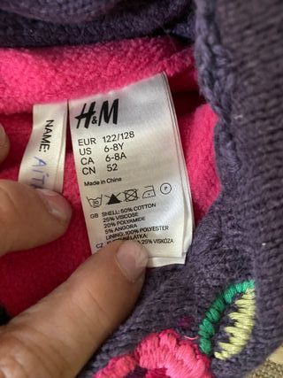 Conjunto gorro y guantes morado flores