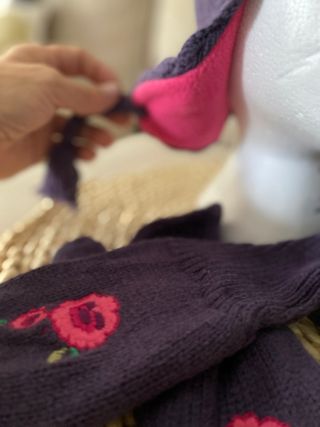 Conjunto gorro y guantes morado flores